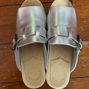 No. 6 open toe buckled clog size 39